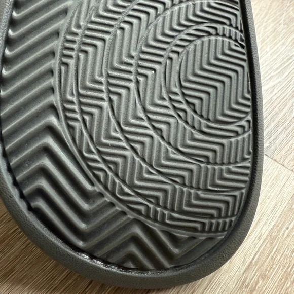 ALO Yoga Black Unisex Slide - Picture 4 of 11